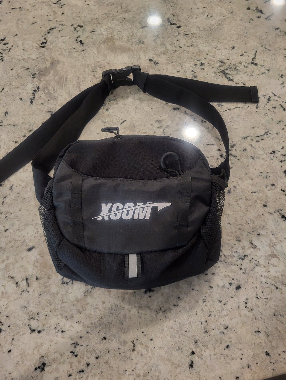X-Com disc golf bag with 4 discs